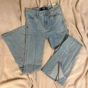 *ONLY WORN TWICE* Hollister High Waisted Flair Jeans size “3R” 26W 31L